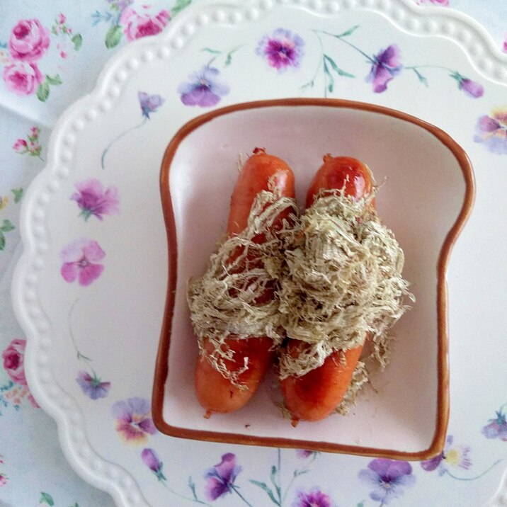 おつまみにとろろ昆布添えウインナー